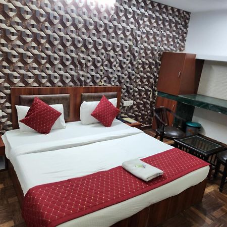 Hotel Naveen New Delhi Ngoại thất bức ảnh