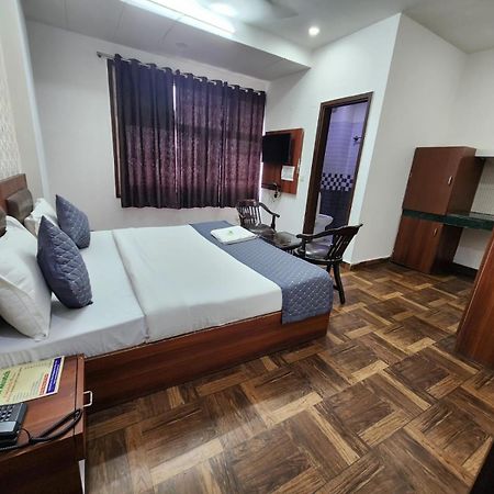 Hotel Naveen New Delhi Ngoại thất bức ảnh