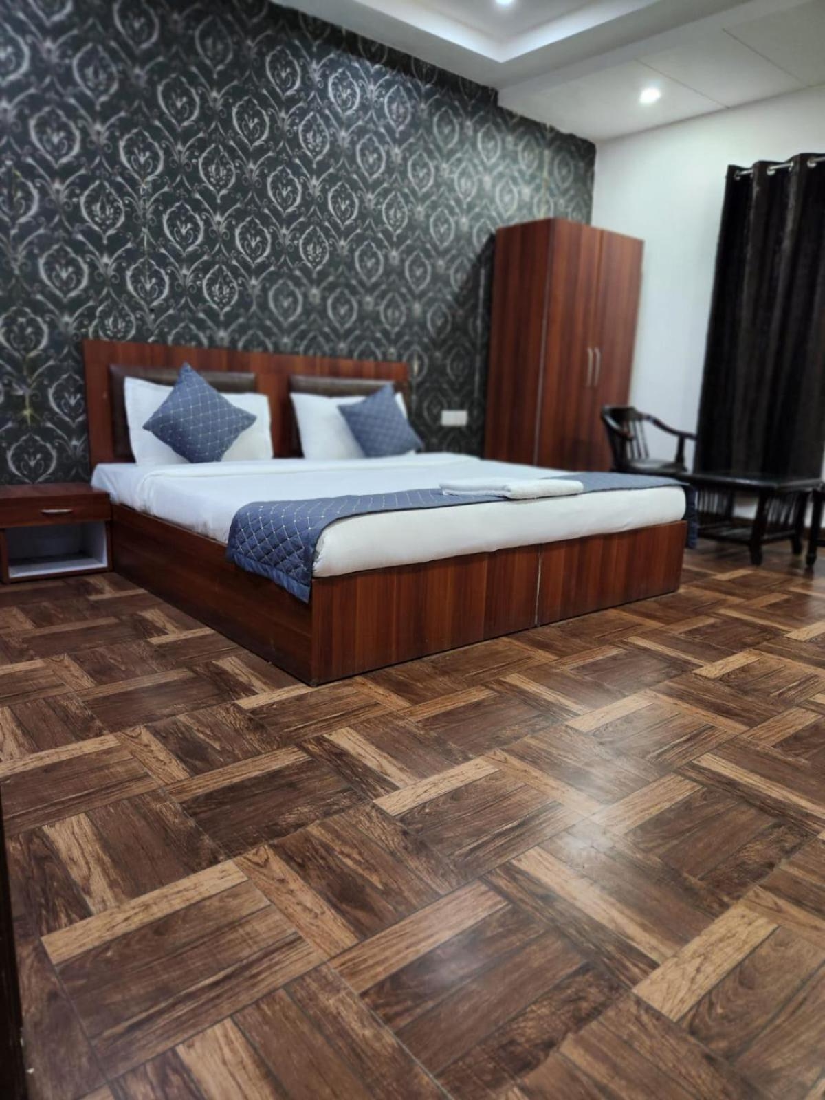 Hotel Naveen New Delhi Ngoại thất bức ảnh