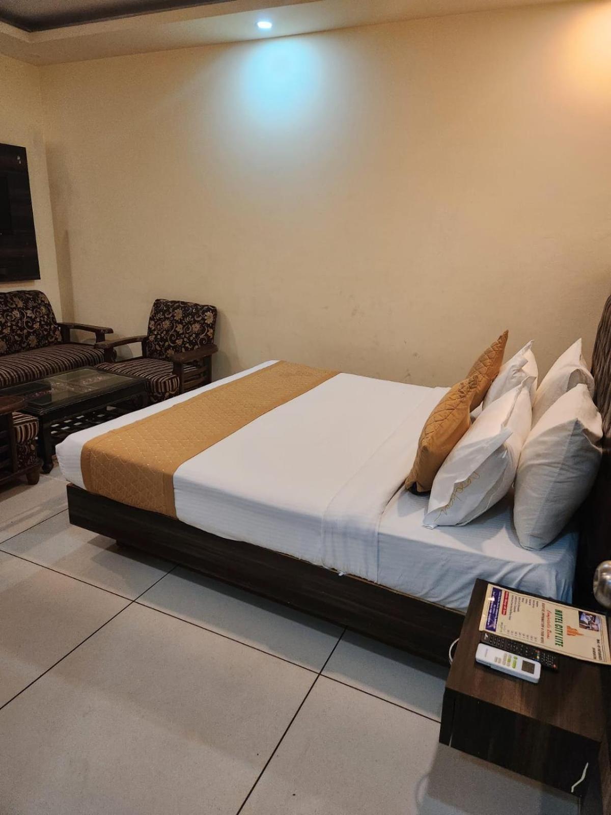 Hotel Naveen New Delhi Ngoại thất bức ảnh